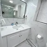 Chic Flushing Retreat, Newly Renovated Suites For Short Term Stays