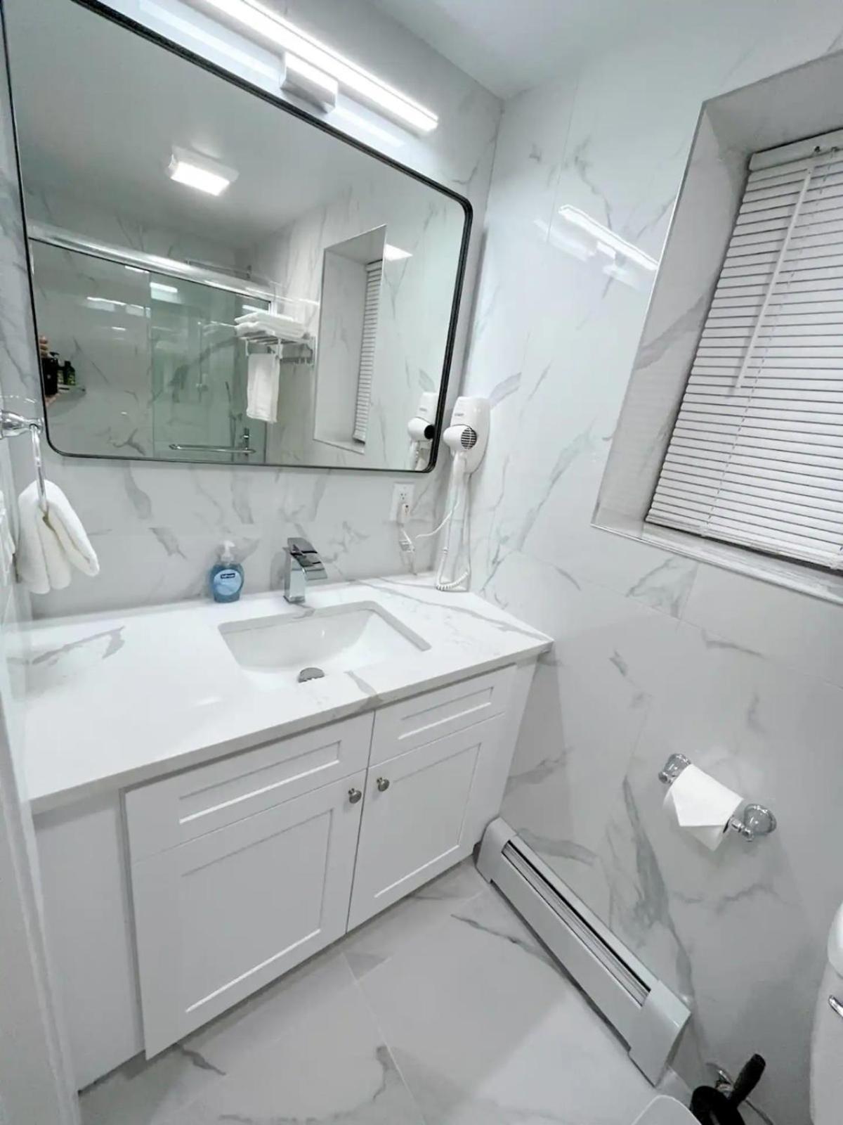 Chic Flushing Retreat, Newly Renovated Suites For Homestay *